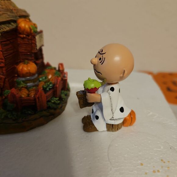 Hawthorne Village Peanuts Light Up "The Great Pumpkin" Table Decor - Picture 8 of 15